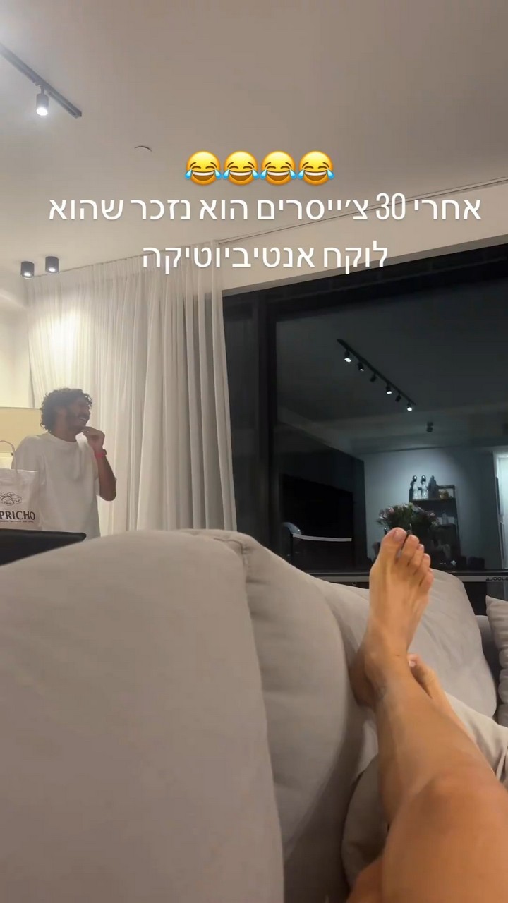 Anne Zivi Feet