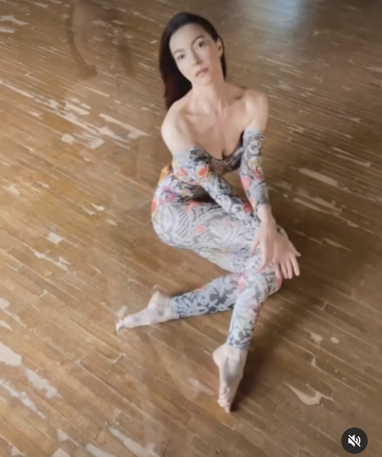 Chrysta Bell Feet