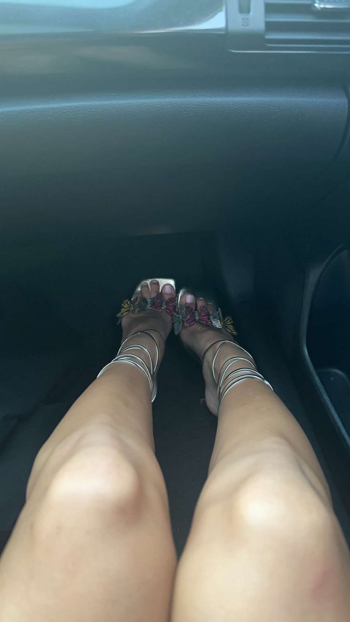 Isabela Lopez Feet