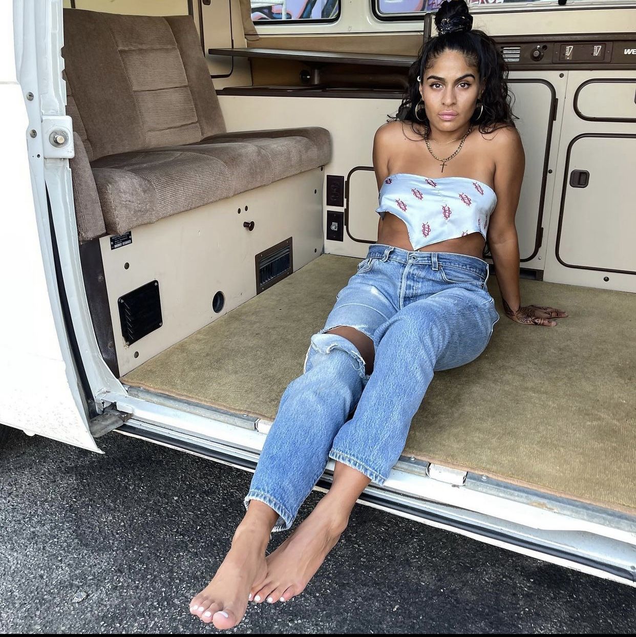 Jessie Reyez Feet