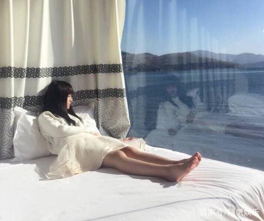 Ju Jingyi Feet