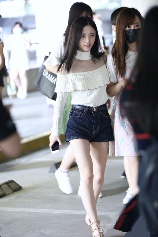 Ju Jingyi Feet