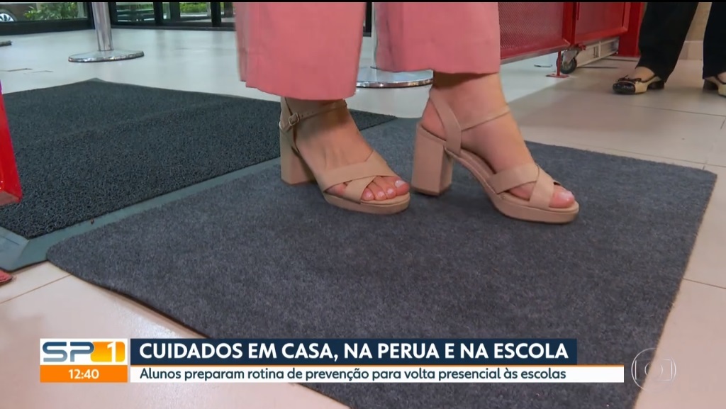 Luiza Vaz Feet