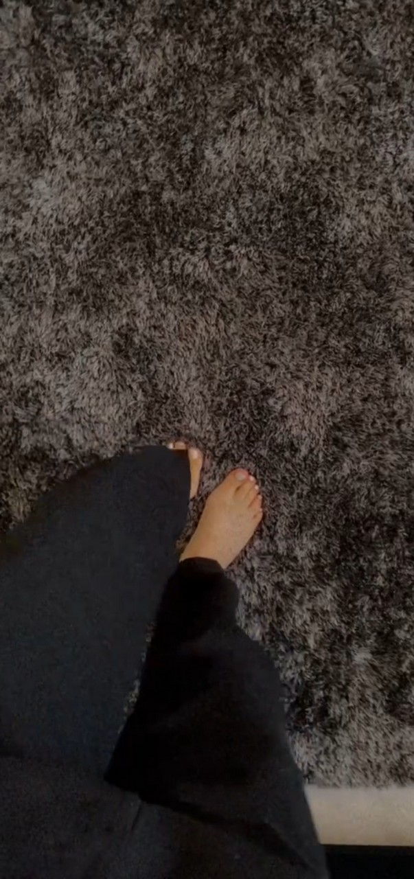 Samantha Barron Feet