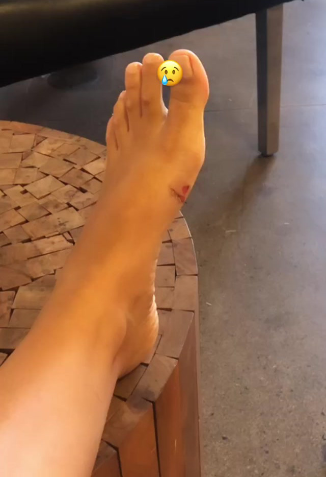 Scarlett Schoeffling Feet