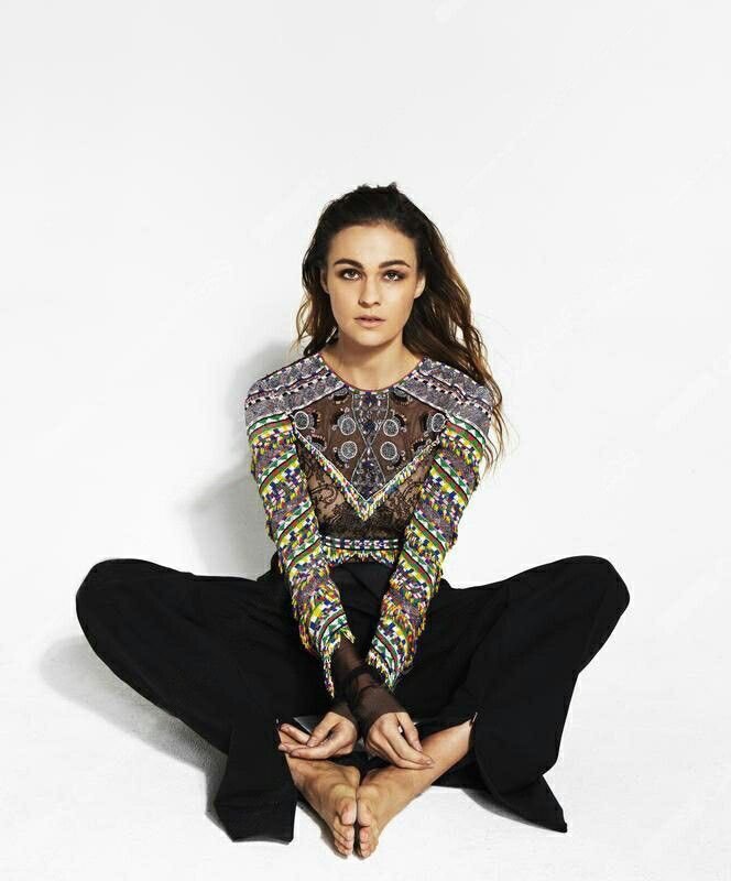 Sophie Skelton Feet