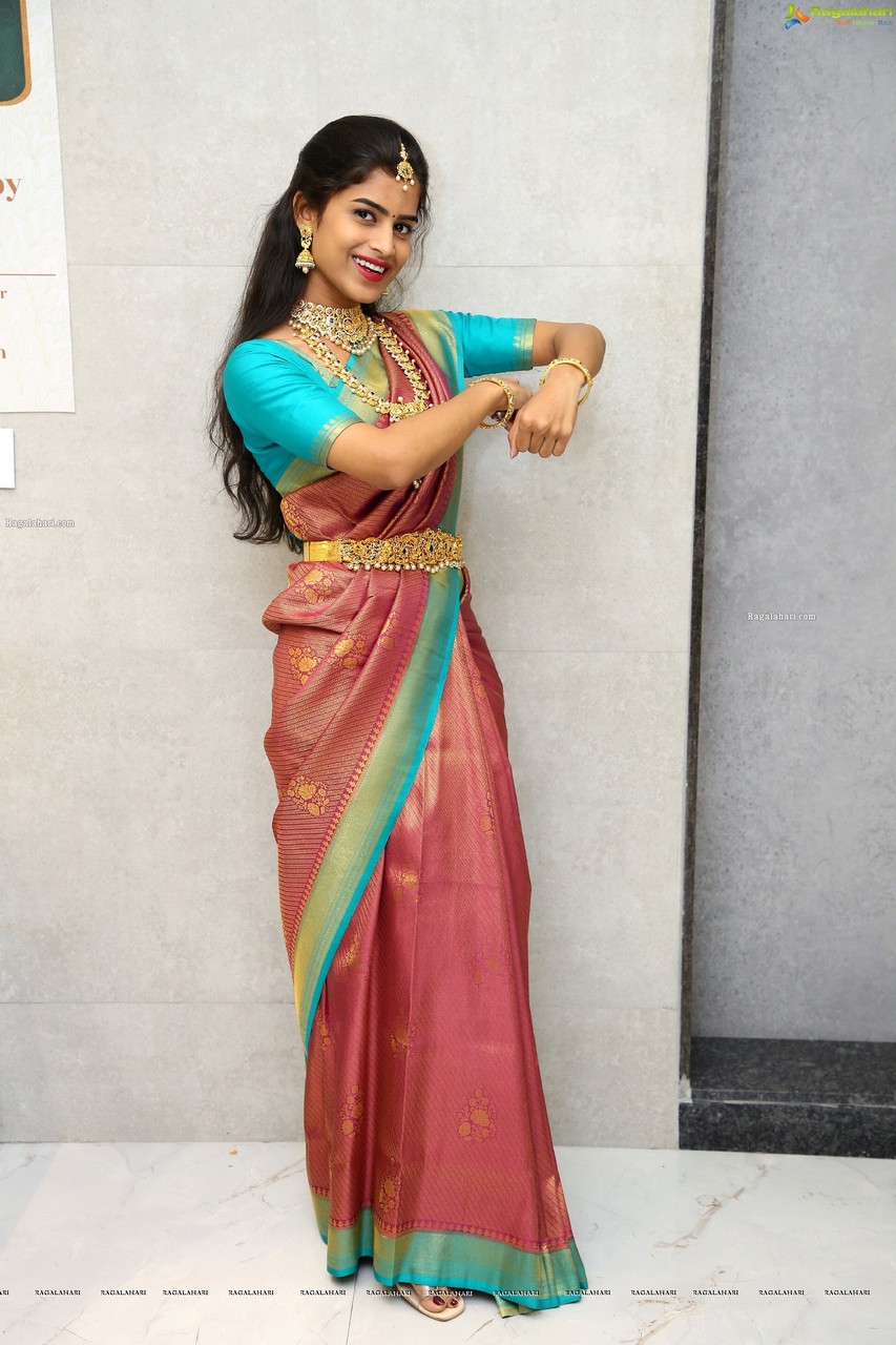 Sri Lekha Feet